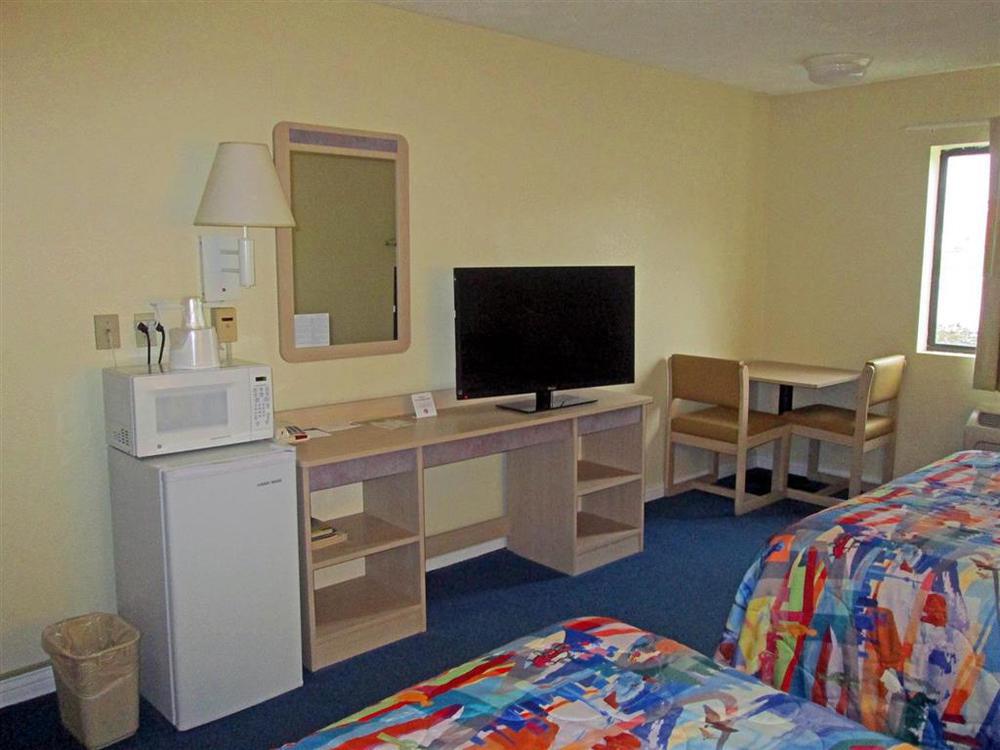 Red Roof Inn Greencastle South - Cloverdale Room photo